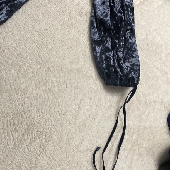 Ladies crushed velour top - Picture 3 of 5